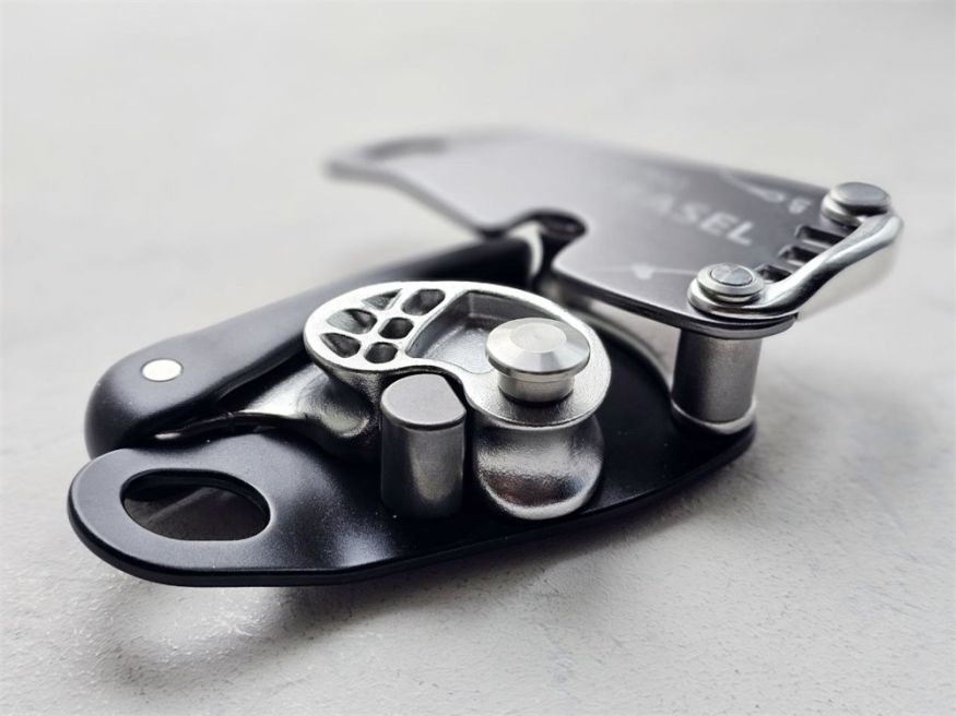 Страховочно-спусковое устройство GURU WEASEL, GURU